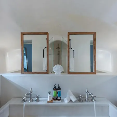 Villa Luxury Grand Santorini 3 Bedrooms Unforgettable Caldera Sea Views Outdoor Hot Tub Fira (Santorini)