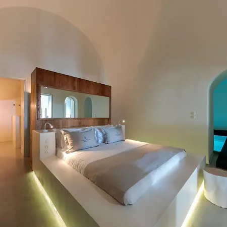 Villa Luxury Grand Santorini 3 Bedrooms Unforgettable Caldera Sea Views Outdoor Hot Tub